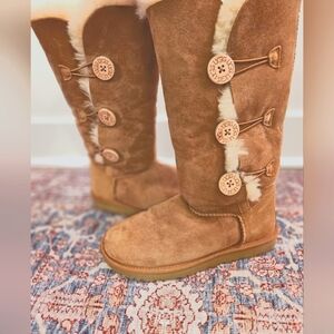 NWOT 🌟 UGG WOMEN'S BAILEY BUTTON TRIPLET II BOOT - Size 9
